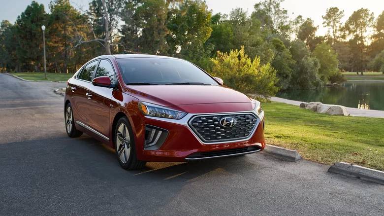 2022'de Satın Alabileceğiniz En Yakıt Verimli 15 Araba 16