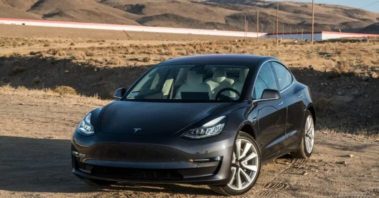 Tesla, Tesla Model 3'ün "Giga Texas" da üretileceğini kısaca teyit ediyor