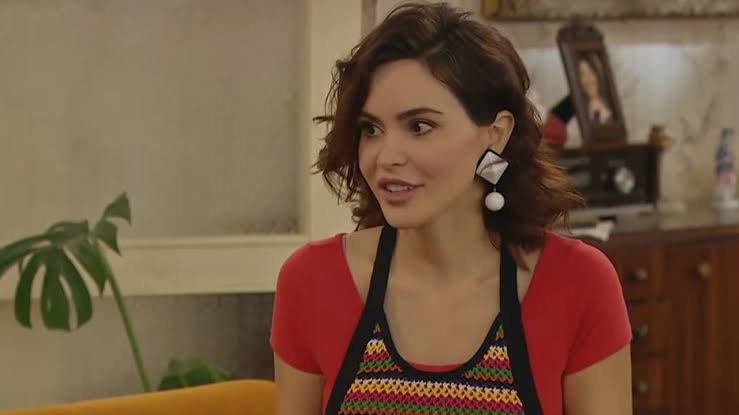 Seksenler Çağatay'ın Sevgilisi, Seksenler Amelie kimdir? Zeynep Demirel kimdir?