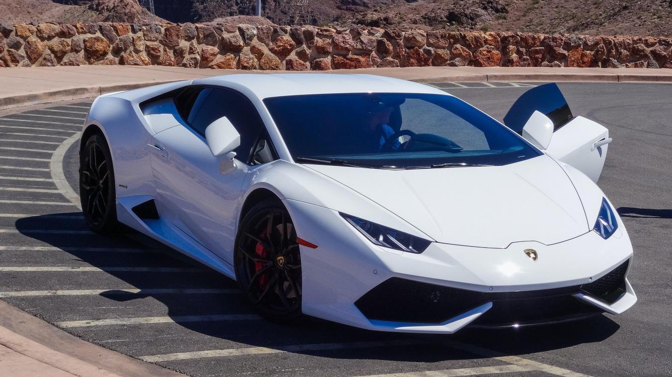 Covid yardımı ile bir Lamborghini satın aldı