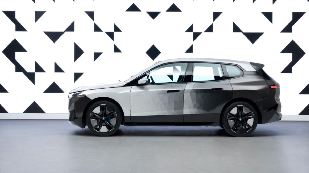 BMW ve E Ink, CES'te renk değiştiren konsept otomobilini tanıttı
