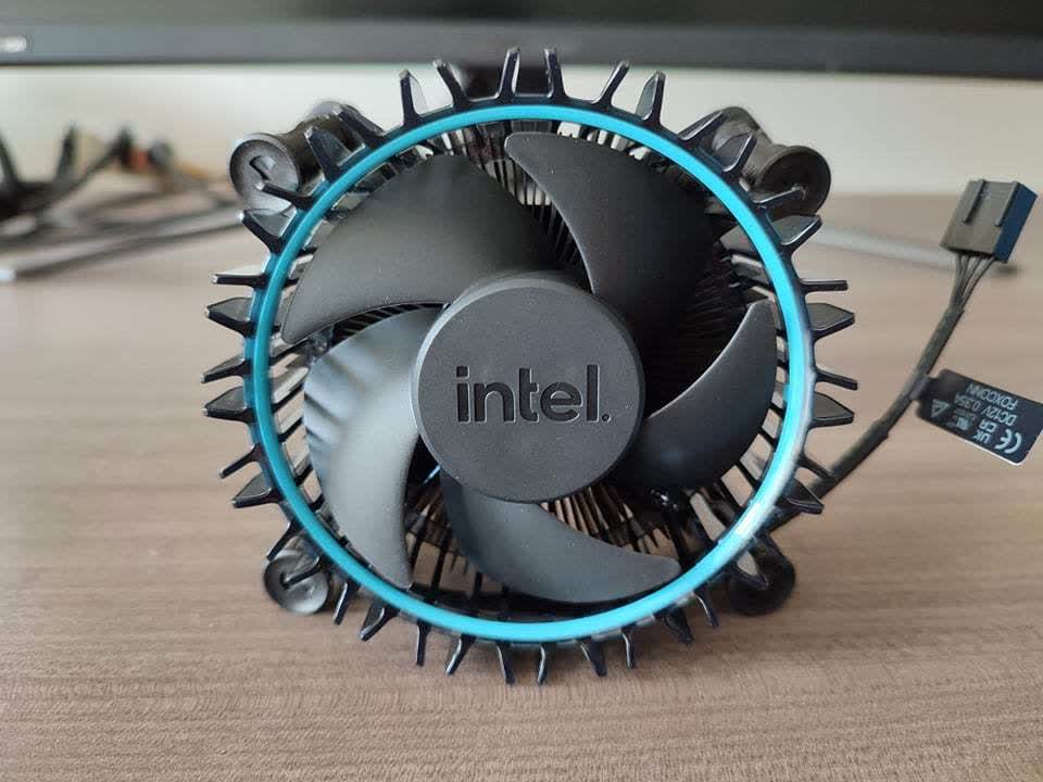 Core i3-12100, oyun testlerinde Ryzen 5 3600'ü geride bıraktı