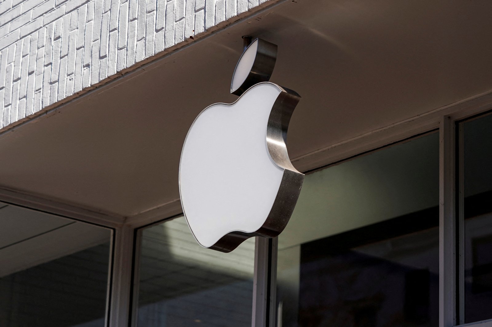 Apple, arz kıtlığına rağmen üç aylık rekor satış