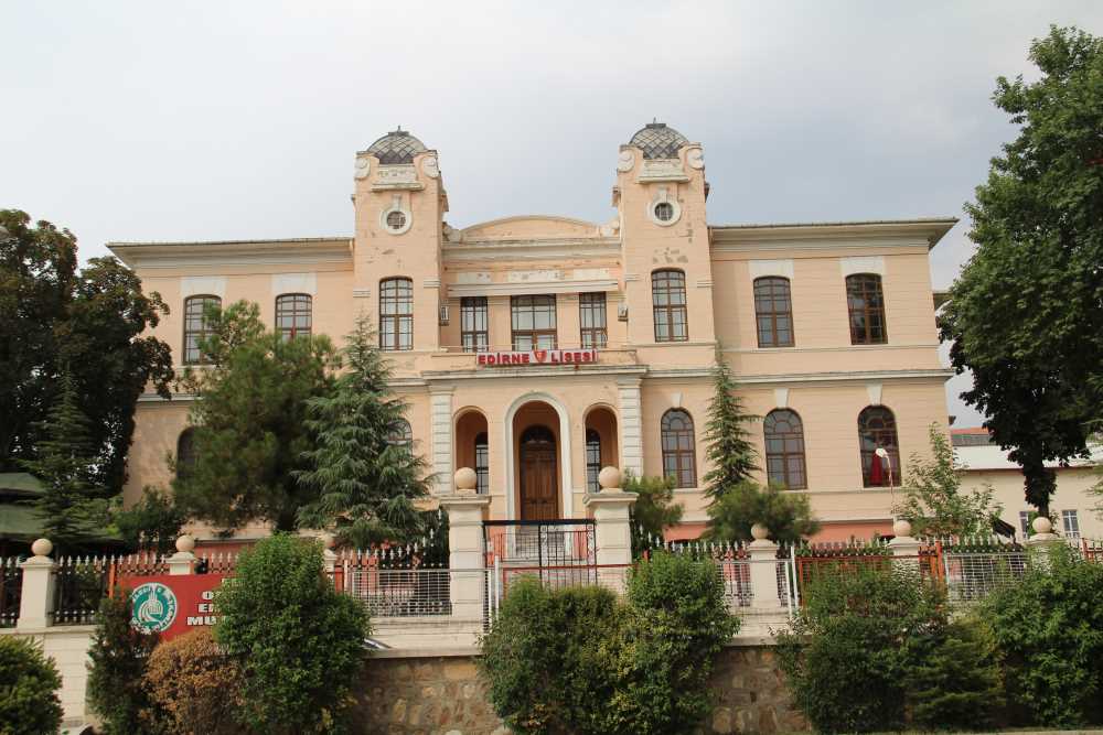 Edirne Lisesini hangi padişah yaptırmıştır? Kara Tahta dizisi hangi okulda, ilde çekiliyor?
