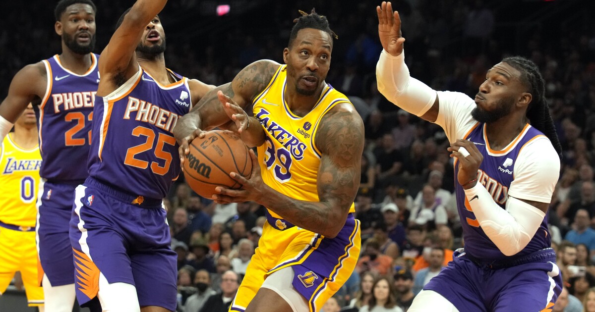 Lakers, Suns'a yenilerek playoff'dan elendi