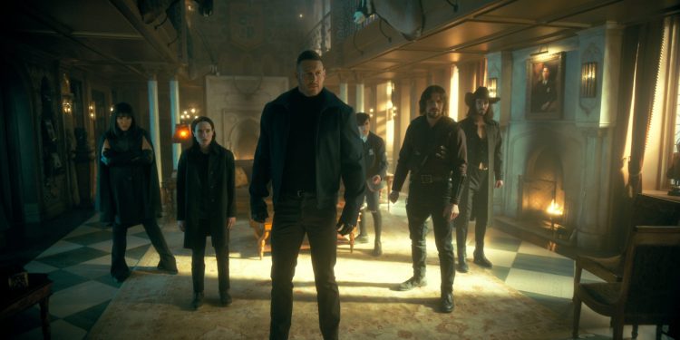 The Umbrella Academy 3. sezonda Viktor Hargreeves olarak Elliot Page'e ilk bakış