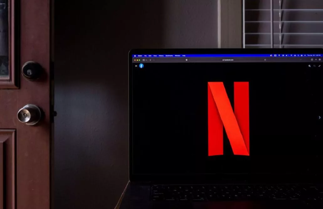 Netflix şifre paylaşımını azaltmayı hedefliyor, reklamları değerlendiriyor