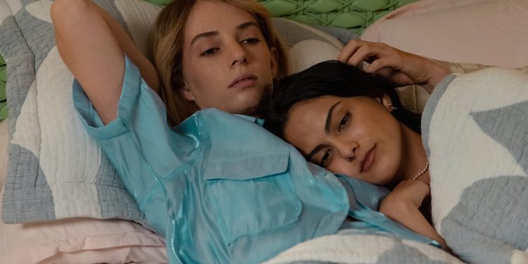 İntikam Kankam filmi oyuncu kadrosu: Maya Hawke ve Camila Mendes ile Netflix filminde kimler var?