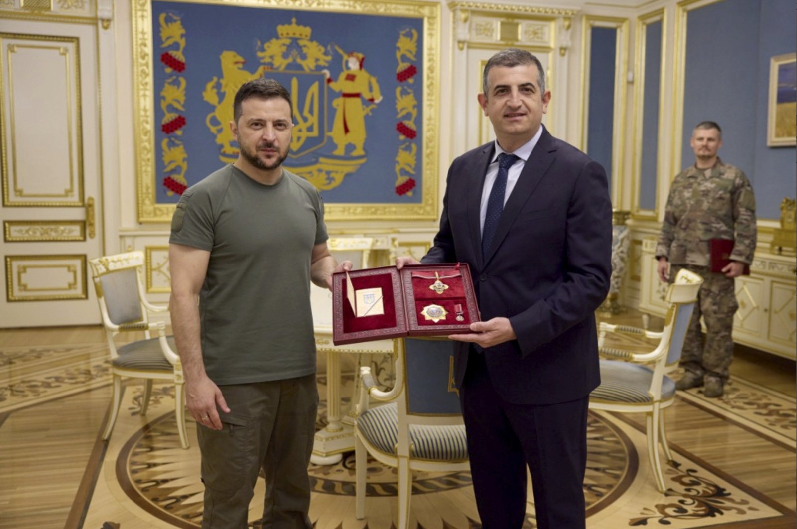 Zelenskyy, Bayraktar'ı devlet nişanı ile onurlandırdı, Ukrayna SİHA fabrikası açılmasını istedi