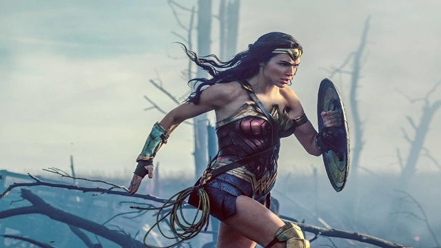 İnceleme: 'Wonder Woman' Filmi Süper Kahraman Türünü Kurtardı