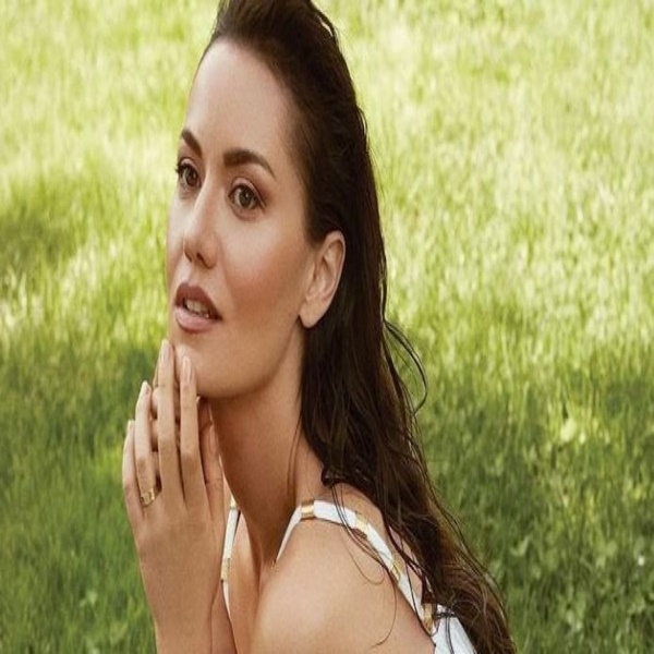 Fahriye Evcen'den Sevenlerine Müjde Yeni Projesi Herkesi Şaşırttı