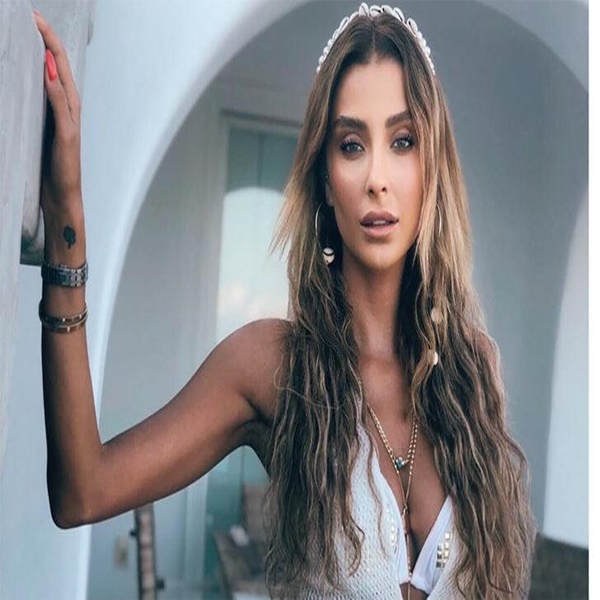 Özge Ulusoy Takipçisinin Yorumunu İfşaladı: Terbiyesize Bakın!