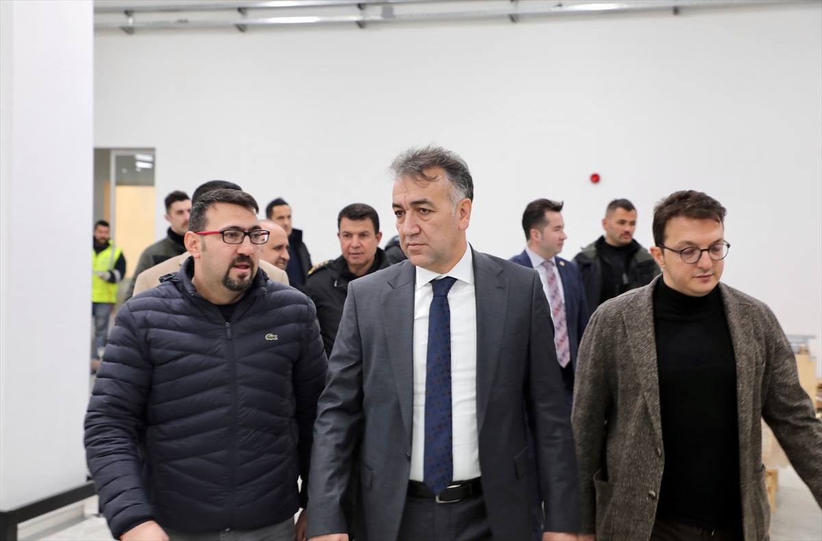 Bitlis Valisi Çağatay, tekstil fabrikasında incelemelerde bulundu