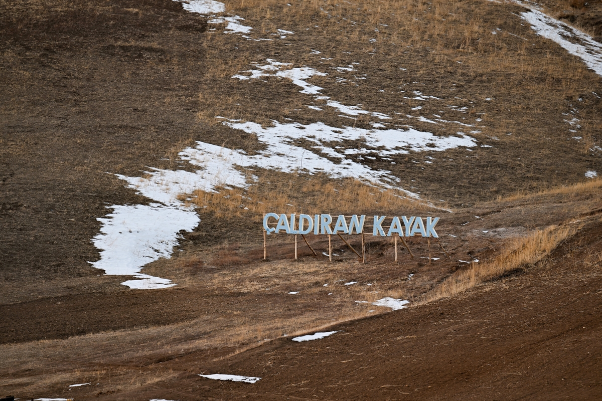 Van'da kar yağmayınca kayak sporcuları antrenman için Erzurum ve Kayseri'ye gönderildi