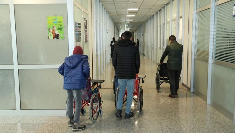 Van'da 12 engelliye tekerlekli sandalye desteğinde bulunuldu
