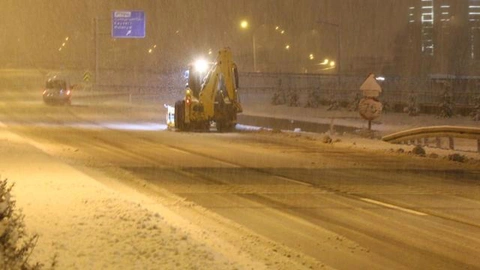 Ardahan-Şavşat kara yolu zincirsiz ağır tonajlı araç geçişine kapatıldı