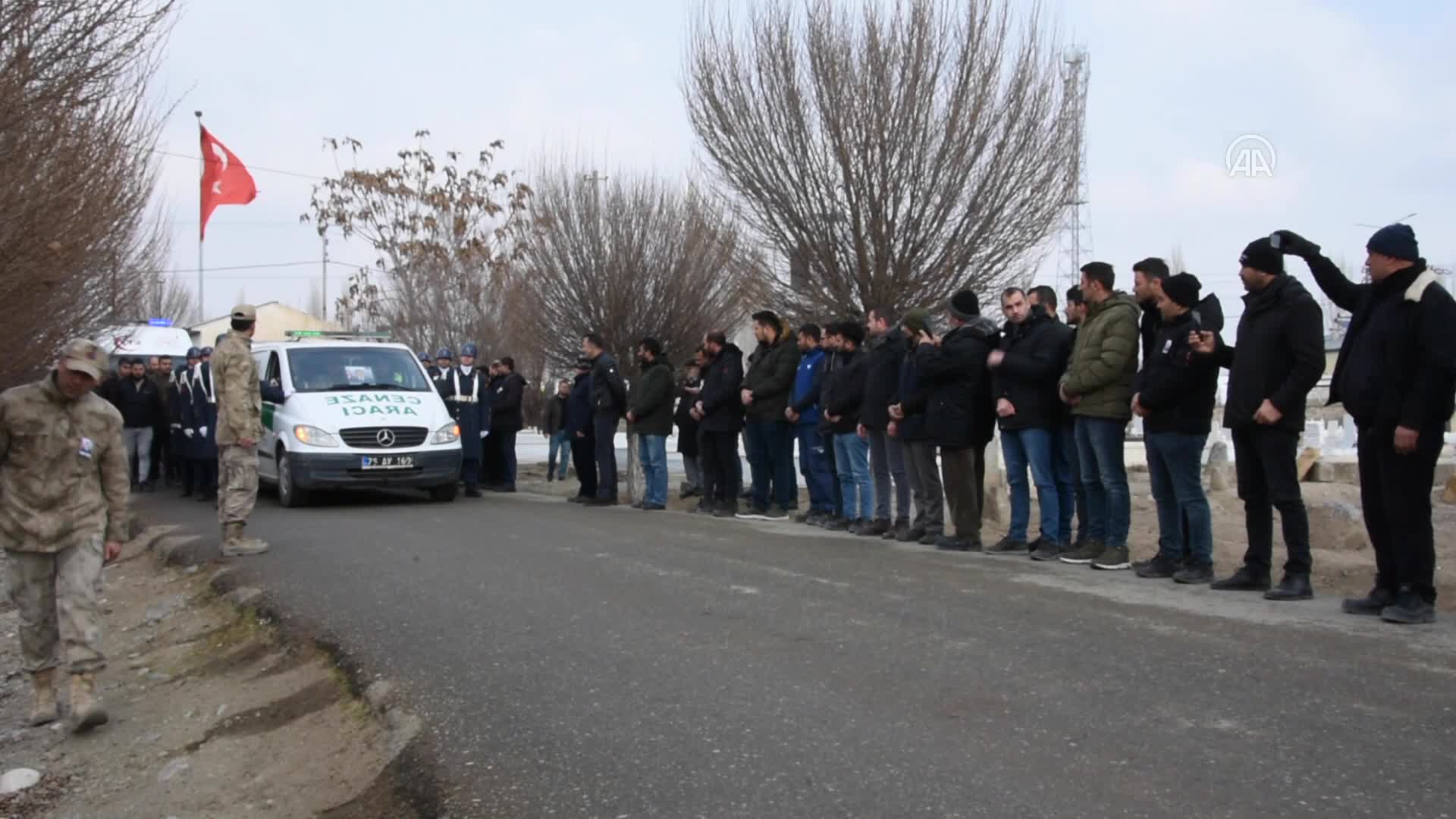 Depremde hayatını kaybeden uzman çavuş Iğdır'da defnedildi