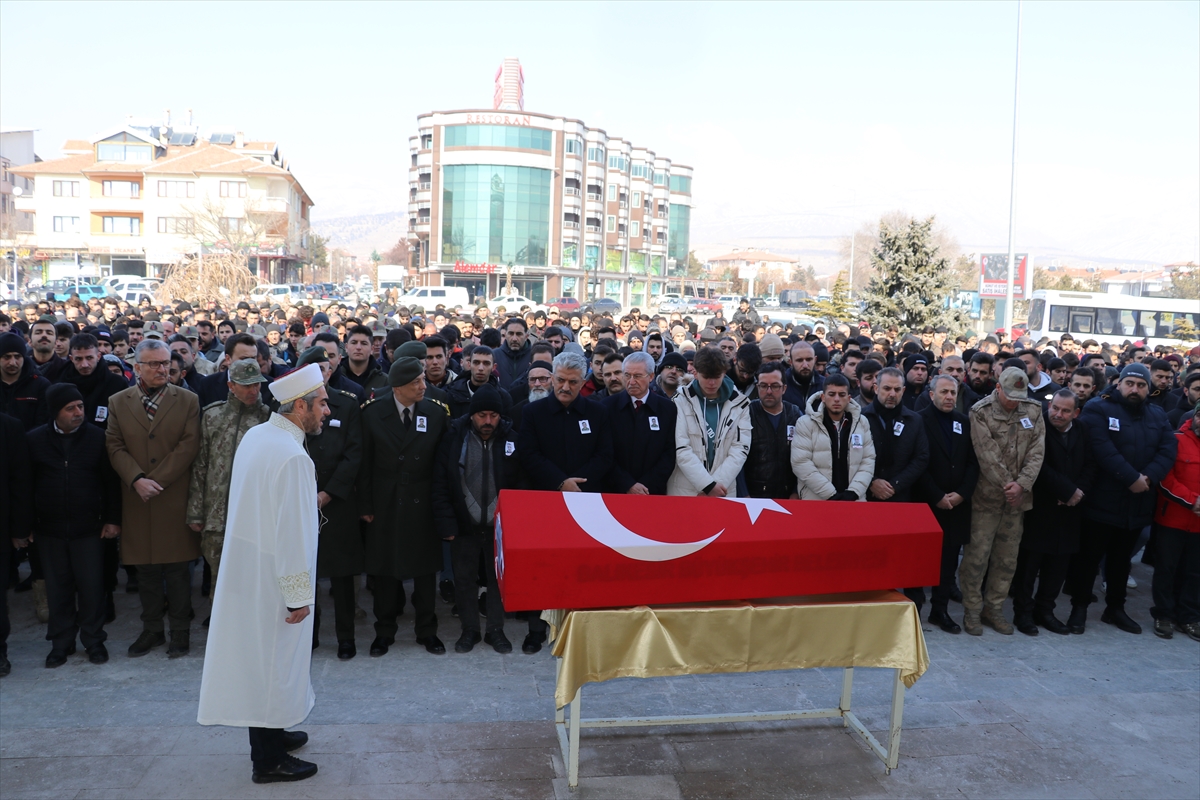 Depremde hayatını kaybeden sözleşmeli erin cenazesi Erzincan'da defnedildi