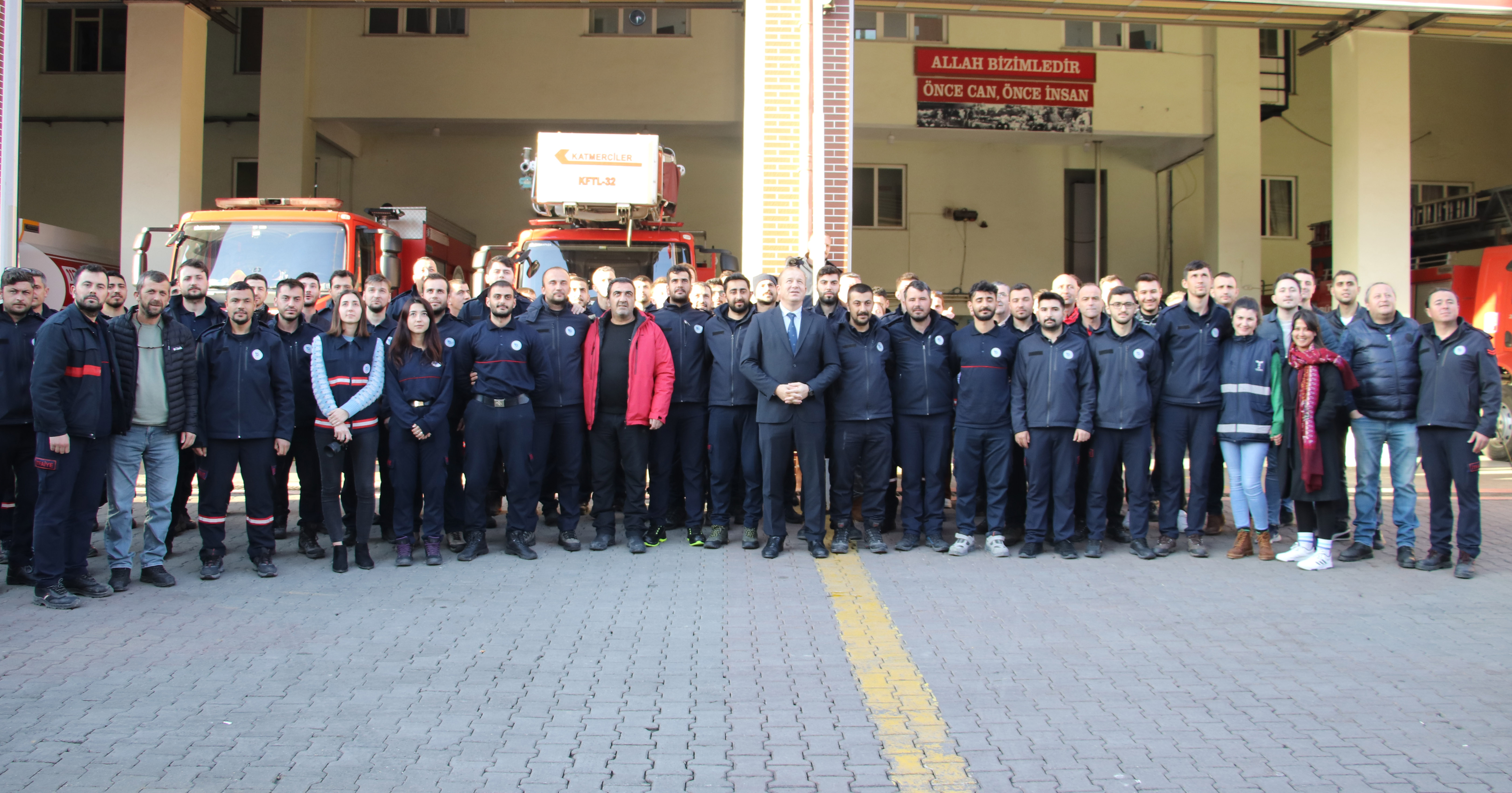 Hatay'da 4 kişiyi enkazdan kurtaran itfaiye ekibi Tekirdağ'a döndü
