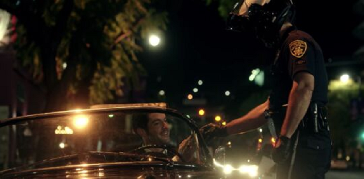 Lucifer, 6. sezon: Dizinin Netflix'teki ilk bölümünün başını salladığını fark ettiniz mi?