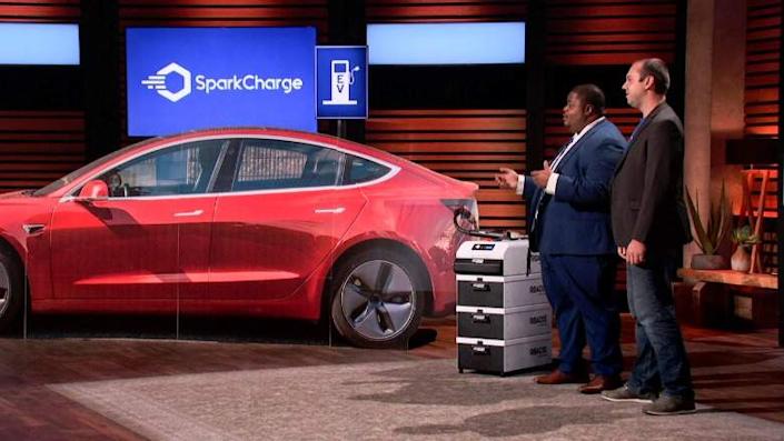 sparkcharge-ceosu-josh-aviv-shark-tank-programinda.jpg