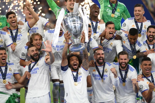 real-madrid-pariste-liverpoolu-1-0-yenerek-14-sampiyonlar-ligi-sampiyonlugunu-kutladi.jpg