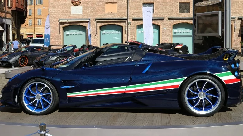 pagani-huayra-tricolore-6-7-million.jpg