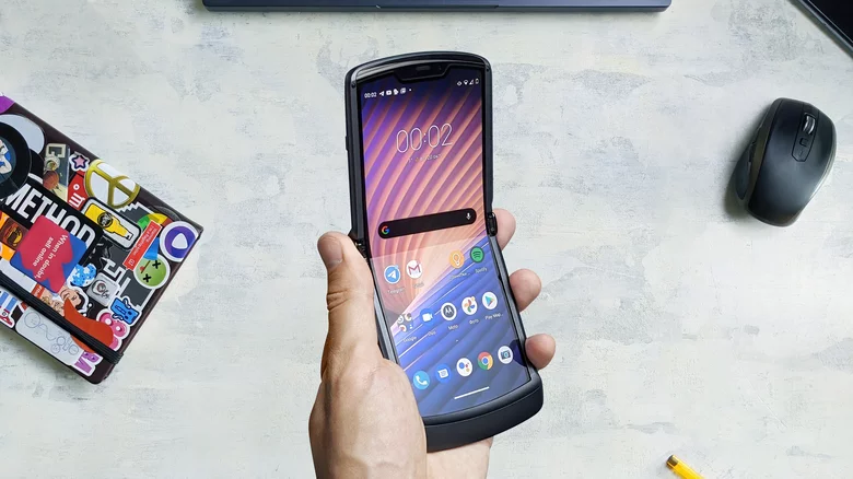 motorola-razr-2022-lansman-etkinligini-neden-iptal-etti.jpg