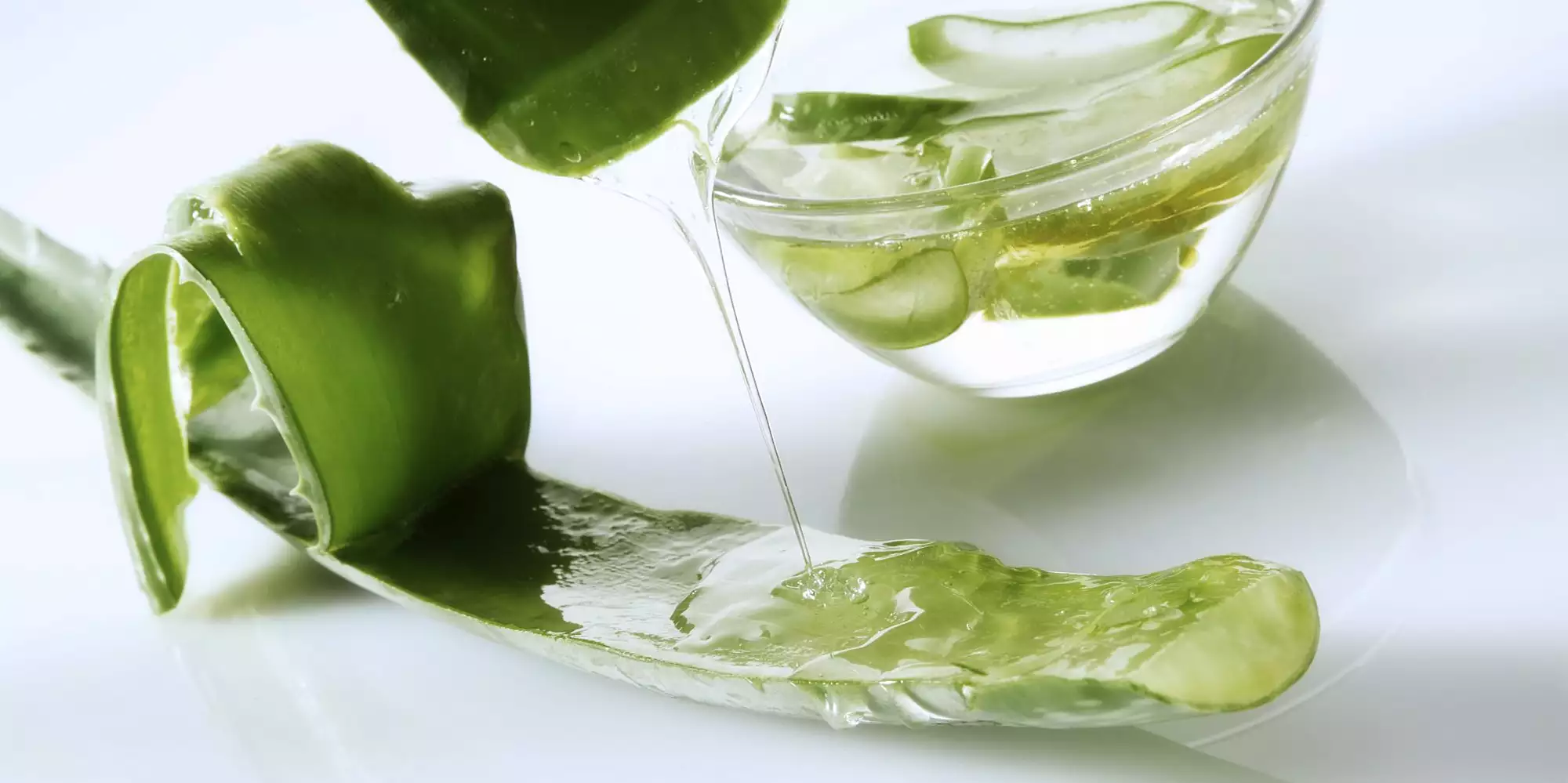 yanan-cilt-yuzeyine-aloe-vera-surun-ve-agri-ve-acinin-hemen-gectigini-goreceksiniz.jpg